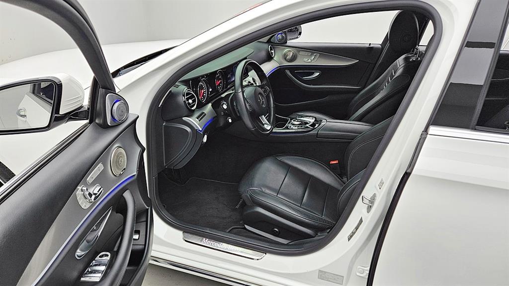 Mercedes Benz E class - Vista 5