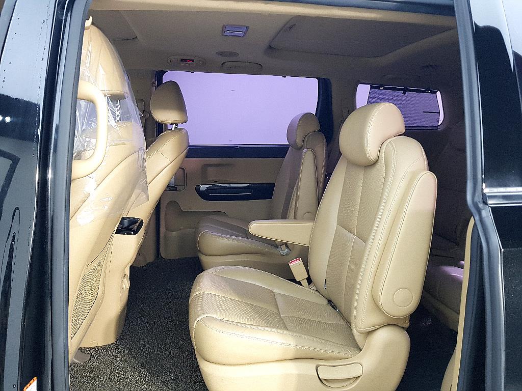 KIA Carnival - Vista 9