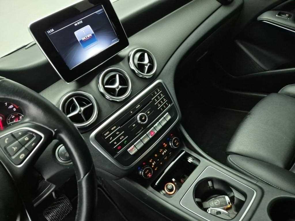 Mercedes Benz GLA Class - Vista 10