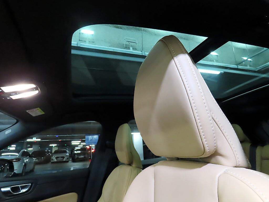 Volvo XC60 2022 Negro - Importación desde Corea - HF Imports Iquique - Foto 16