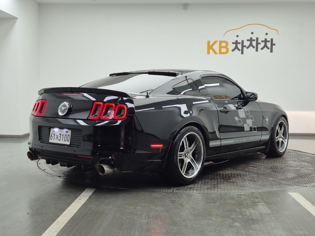 Ford Mustang - Vista 4