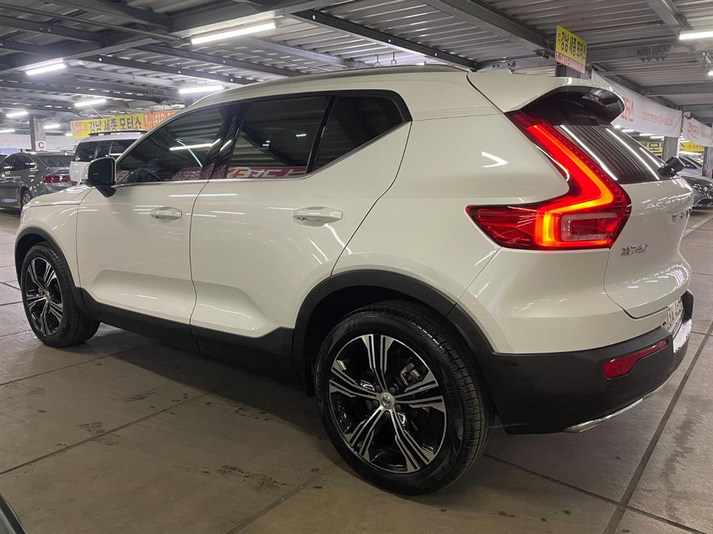 Volvo XC40 - Vista 4