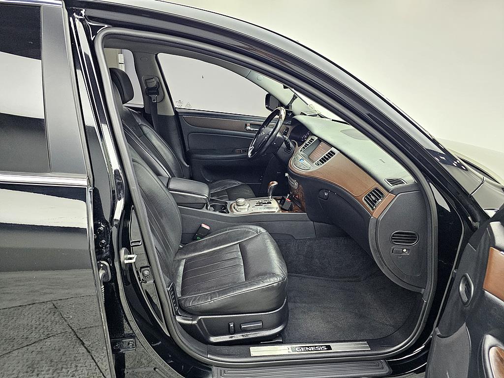 HYUNDAI Genesis - Vista 11