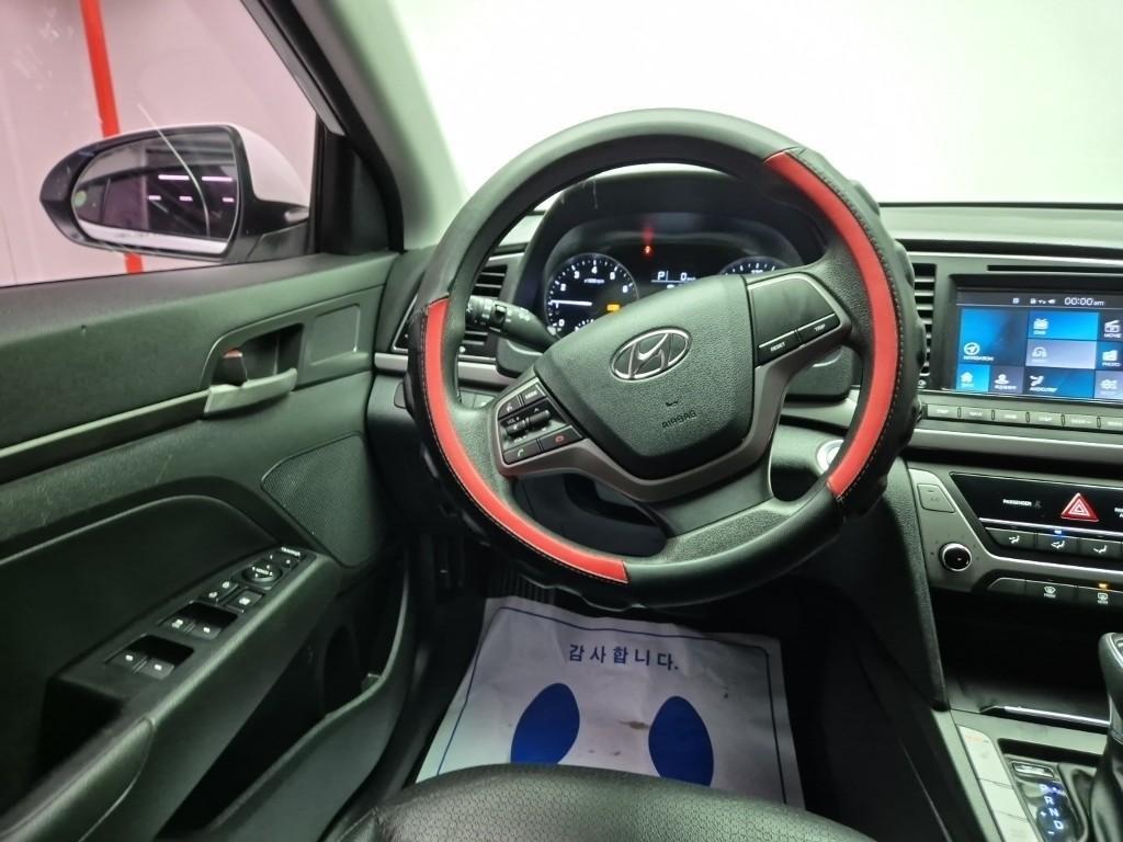 HYUNDAI Avante - Vista 6