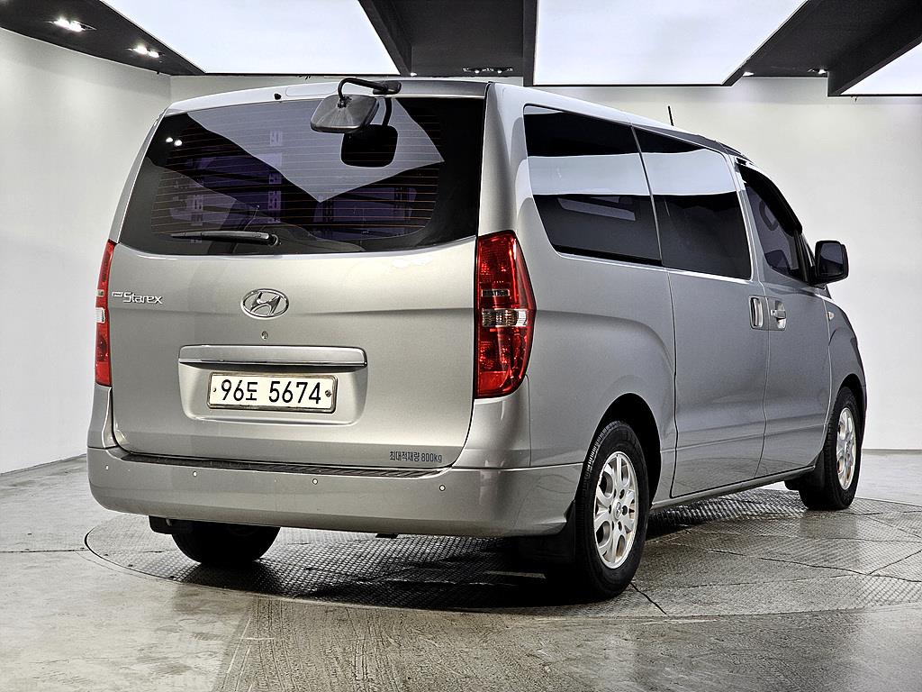 HYUNDAI Starex - Vista 4
