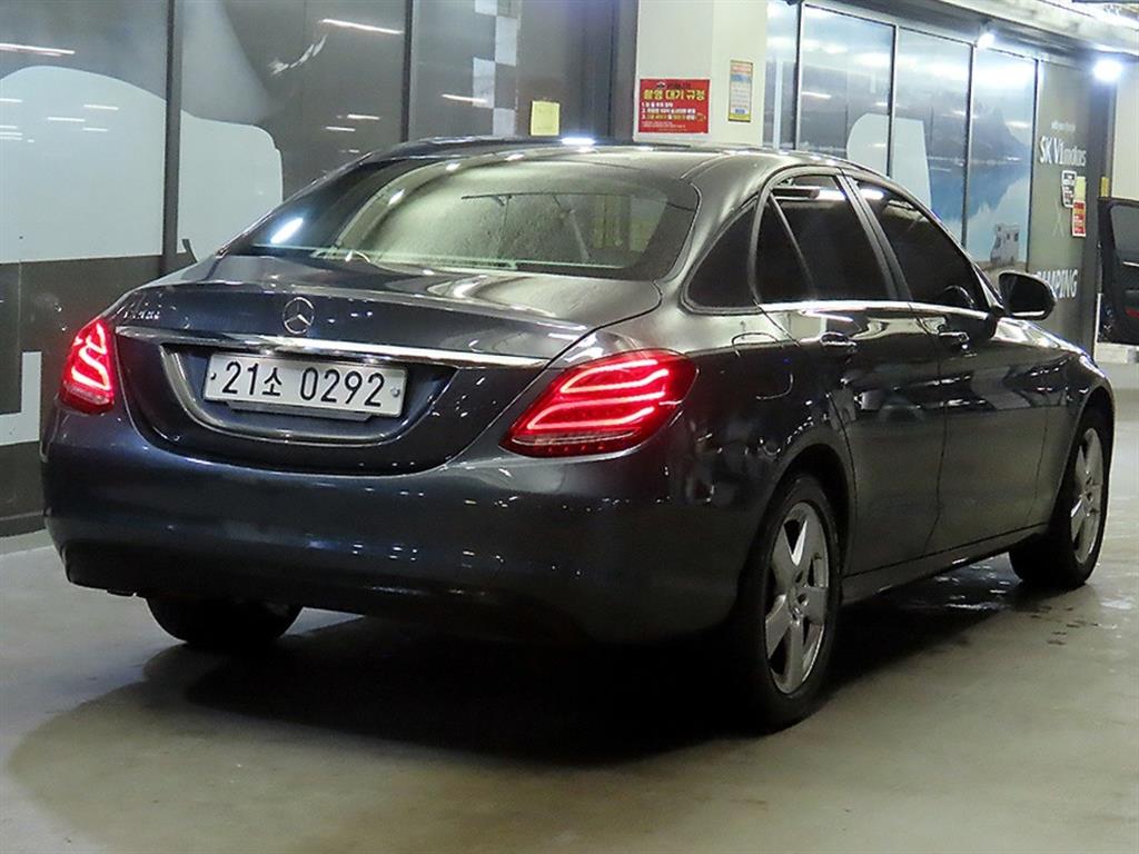 Mercedes Benz C Class - Vista 4