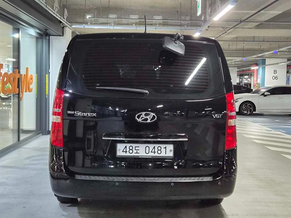 HYUNDAI Starex - Vista 5