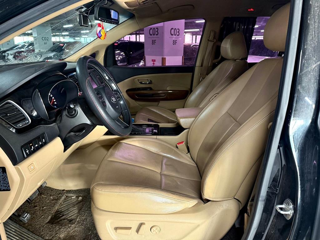 KIA Carnival - Vista 7
