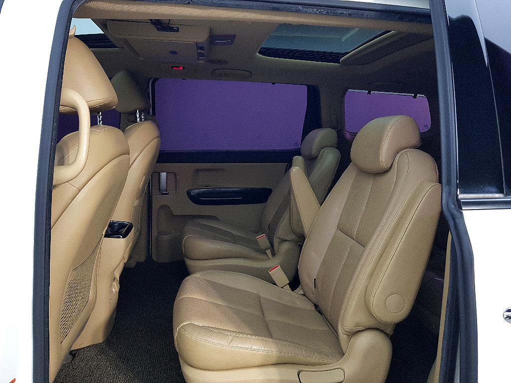KIA Carnival - Vista 9