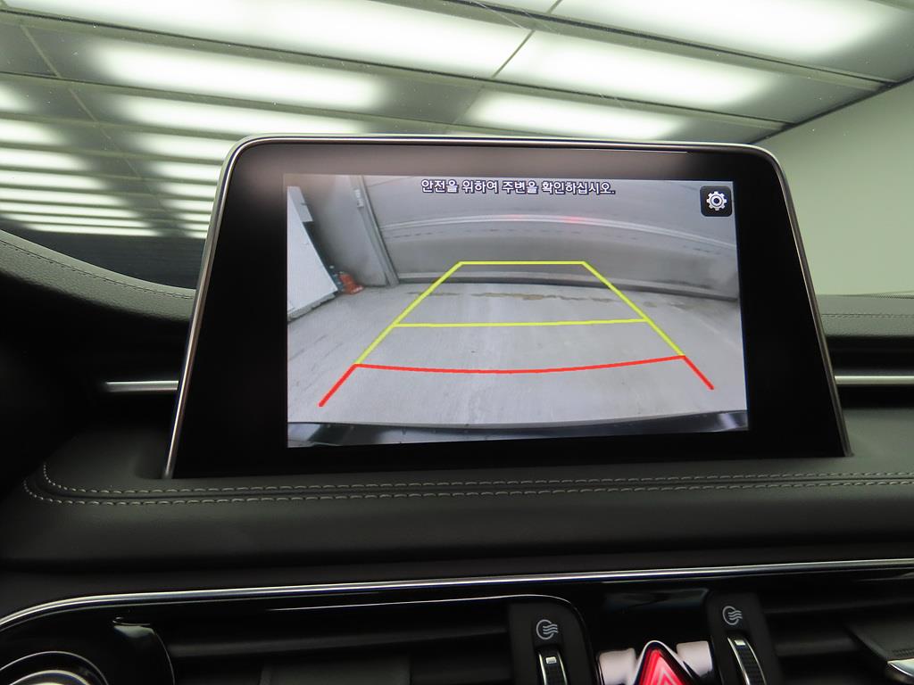 Genesis G70 - Vista 10