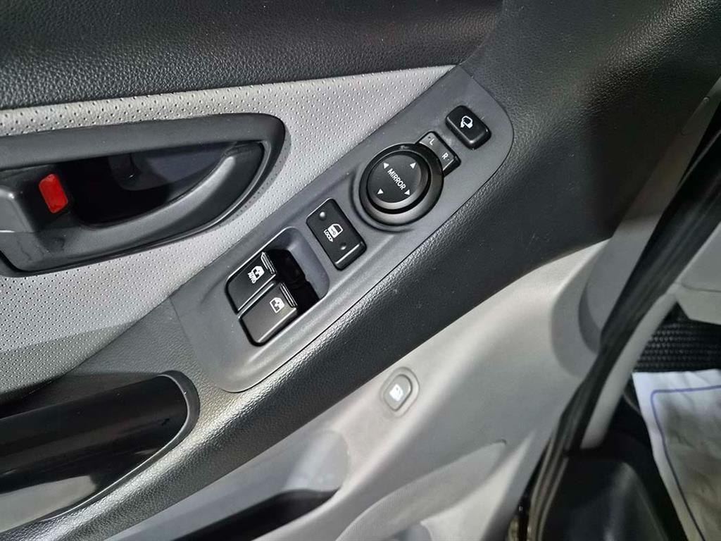 HYUNDAI Starex - Vista 12