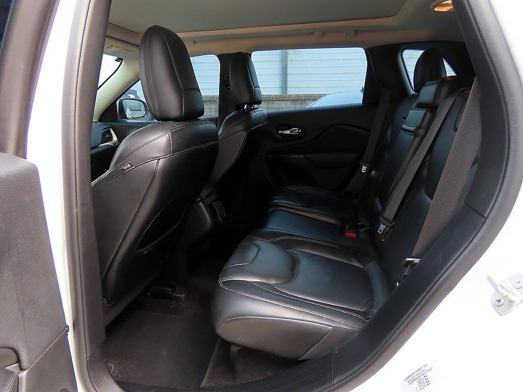 Jeep Cherokee - Vista 6