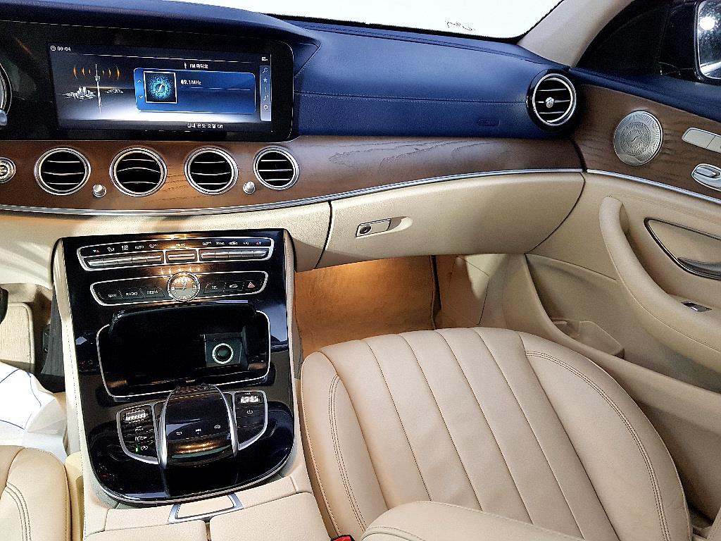 Mercedes Benz E class - Vista 10