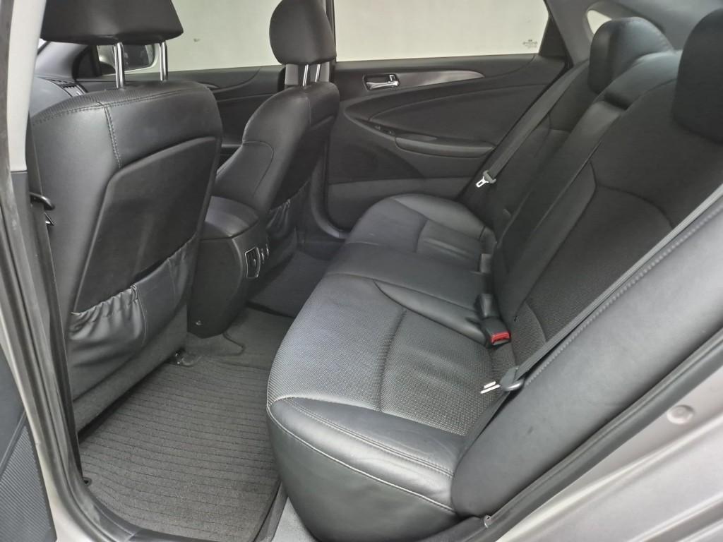 HYUNDAI Sonata - Vista 12