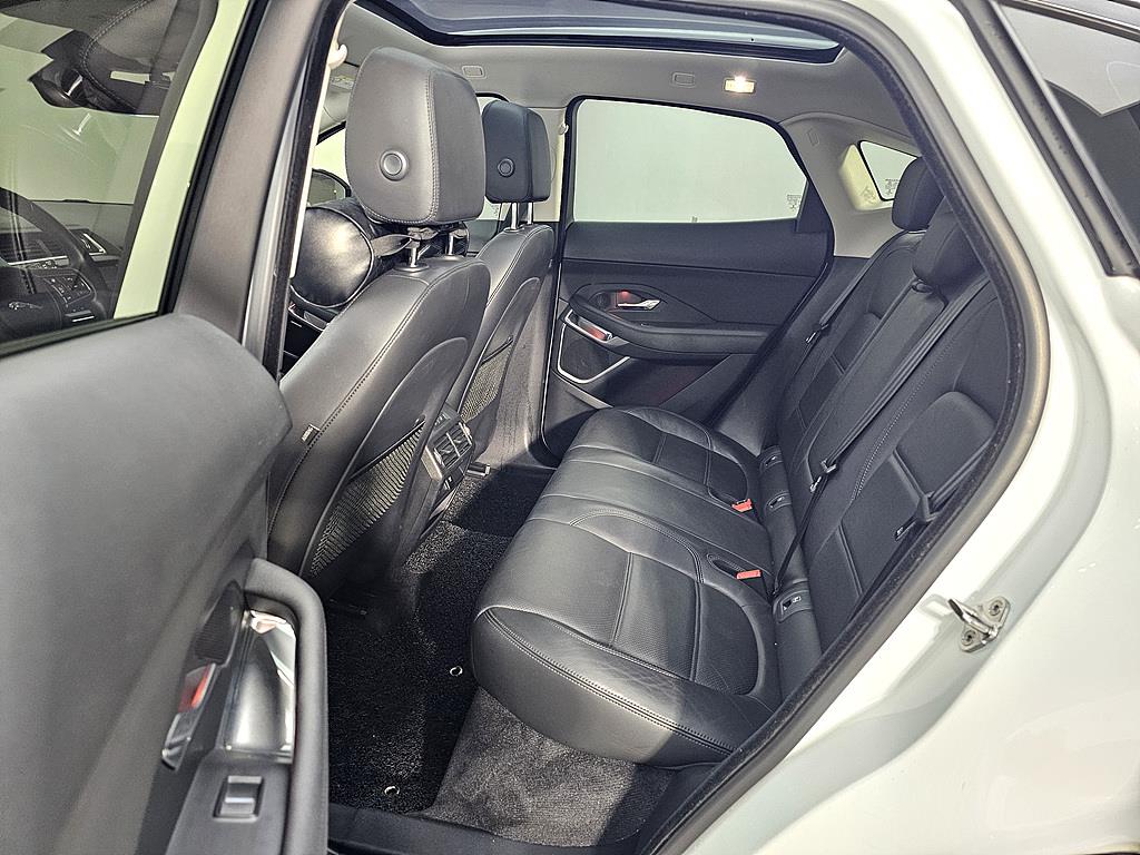 Jaguar E-PACE - Vista 8