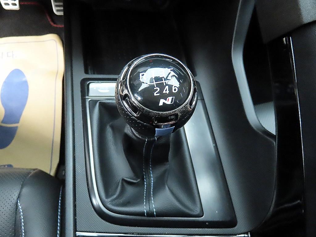 HYUNDAI Avante - Vista 10