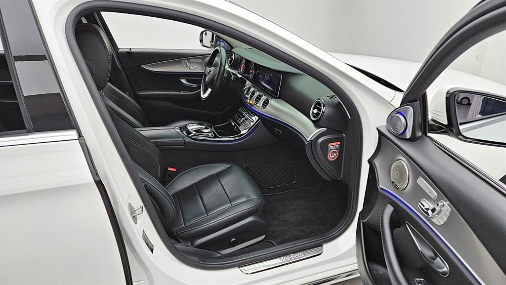 Mercedes Benz E class - Vista 8