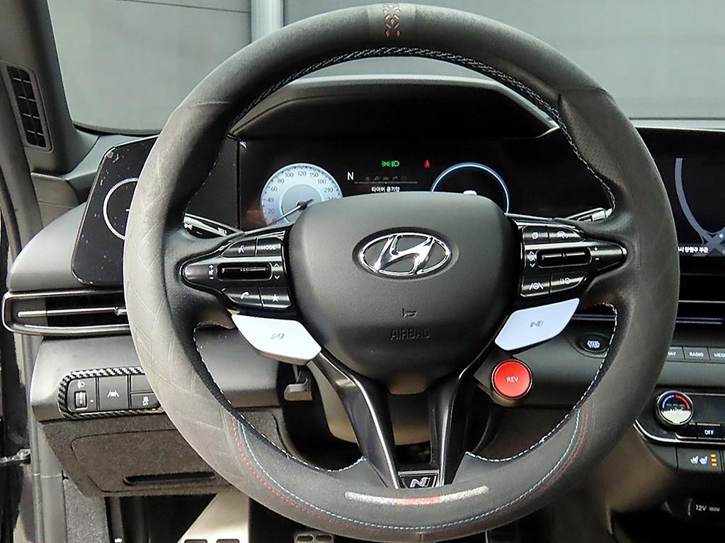 HYUNDAI Avante - Vista 9