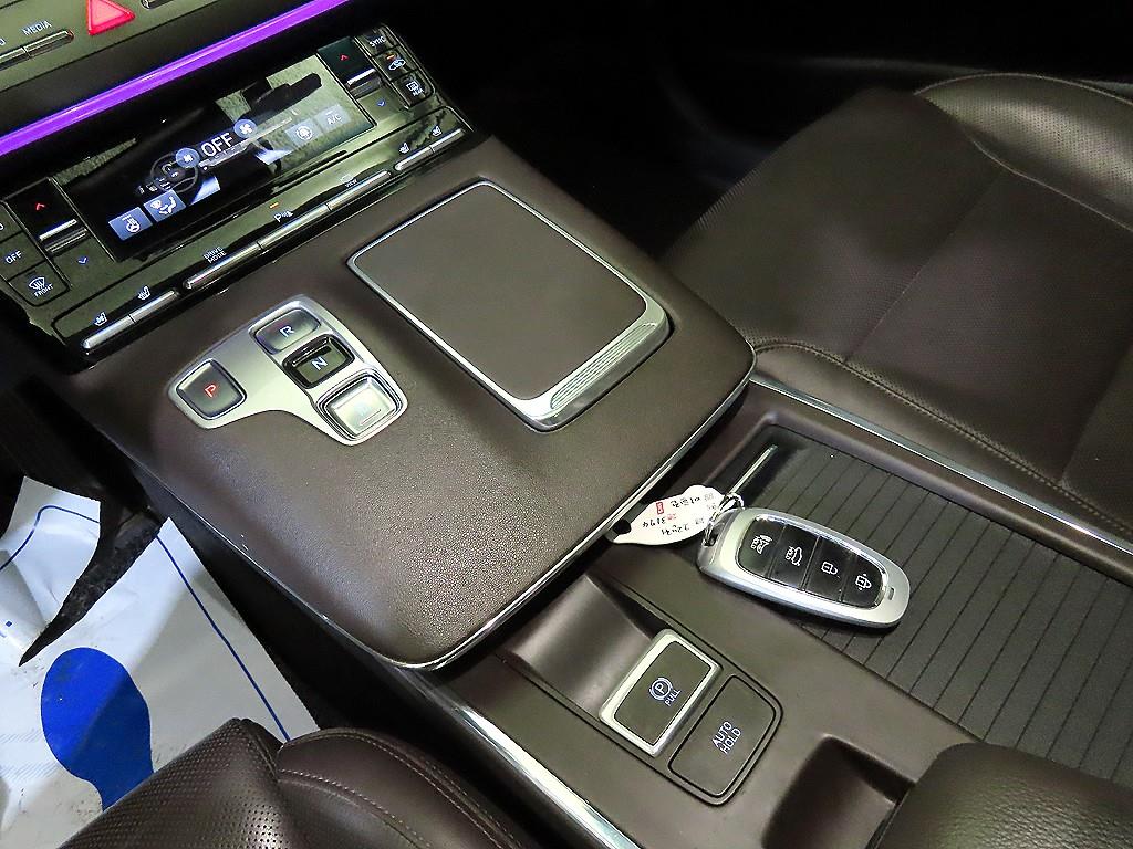 HYUNDAI Grandeur - Vista 12