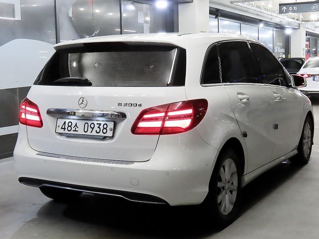 Mercedes Benz B Class (MY B) - Vista 4