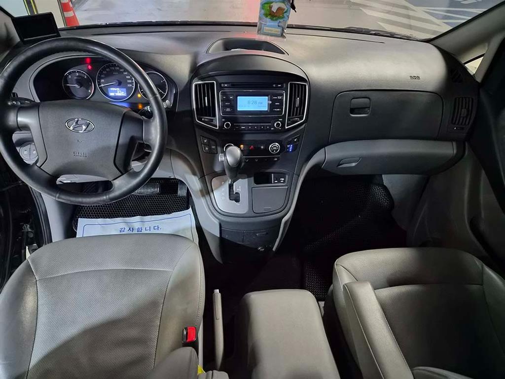 HYUNDAI Starex - Vista 9