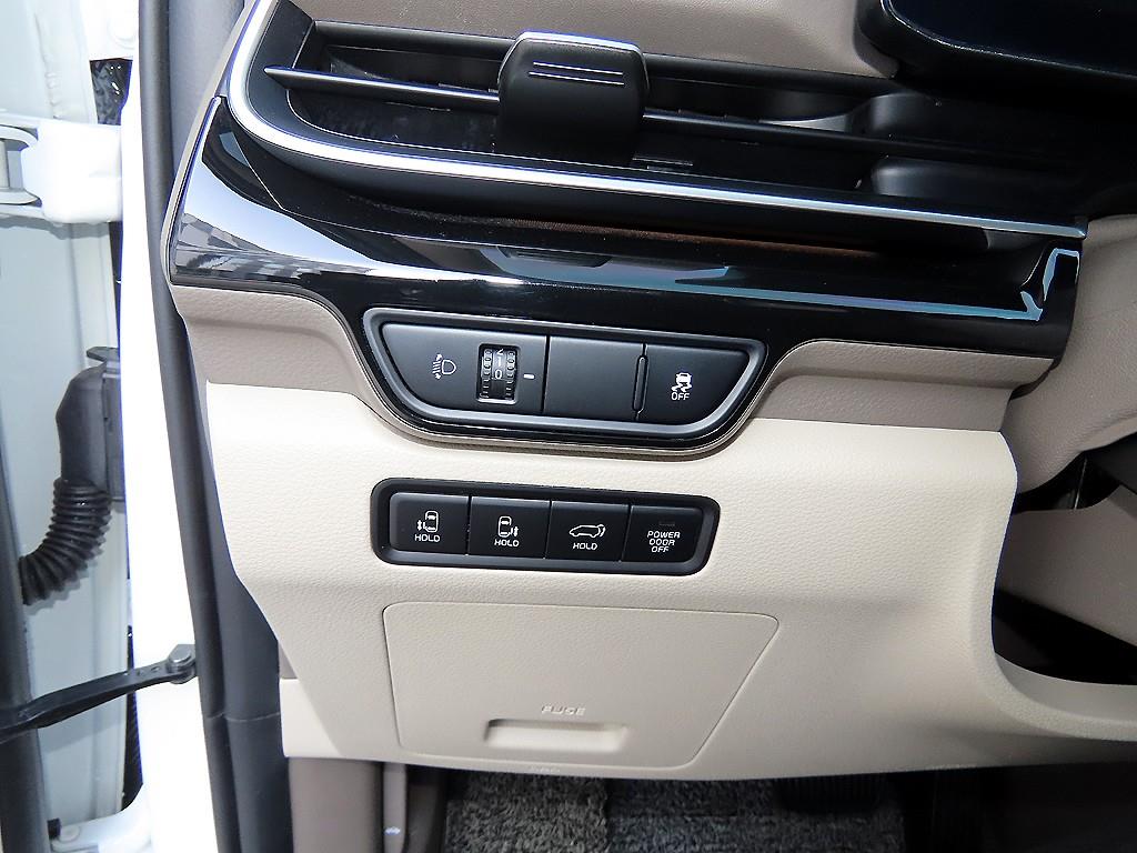 KIA Carnival - Vista 12