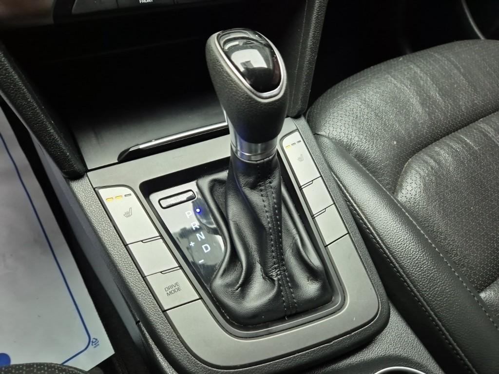 HYUNDAI Avante - Vista 11