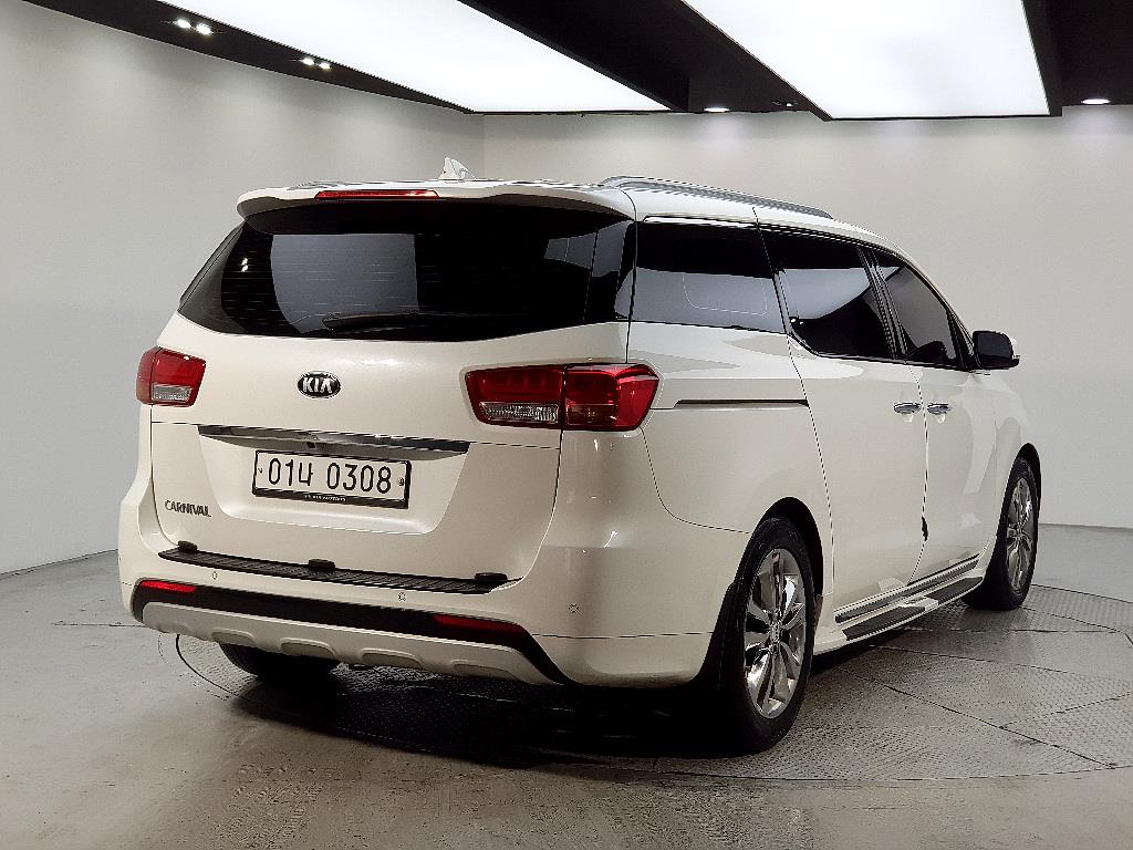 KIA Carnival - Vista 4