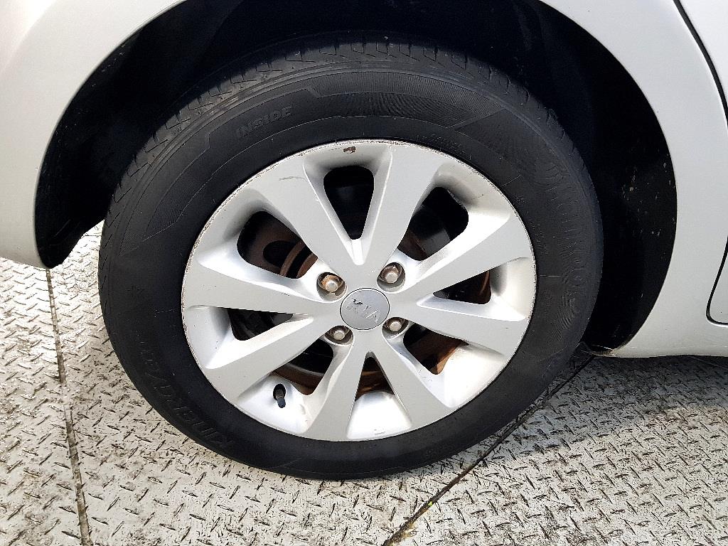 KIA Pride 2014 Plateado - Importación desde Corea - HF Imports Iquique - Foto 20