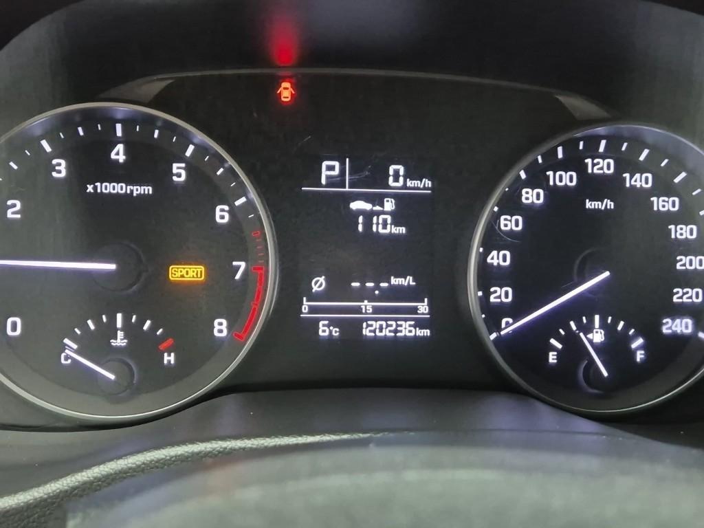 HYUNDAI Avante - Vista 5