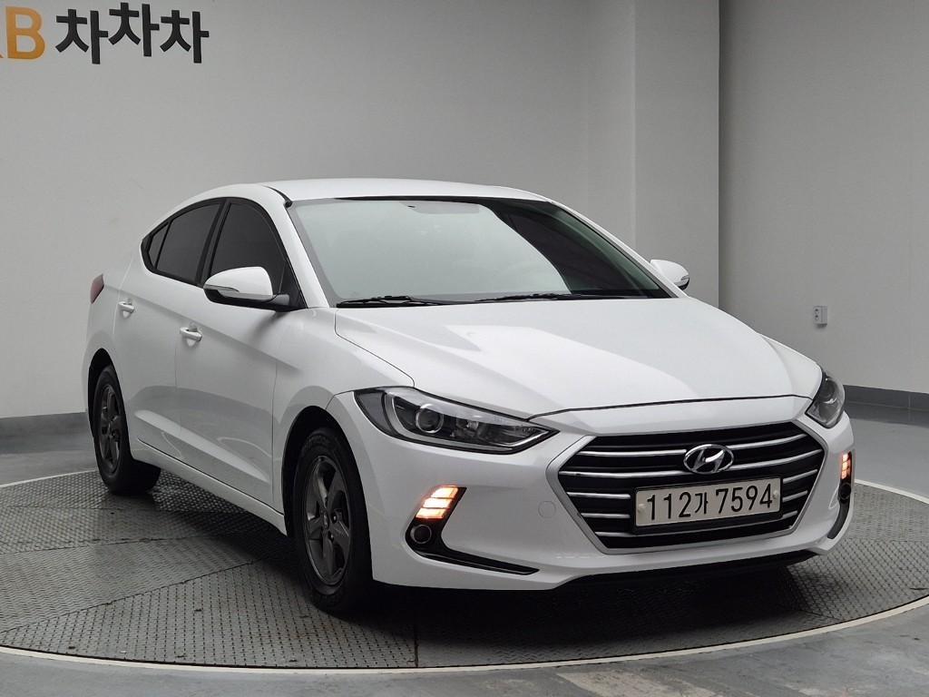 HYUNDAI Avante - Vista 4