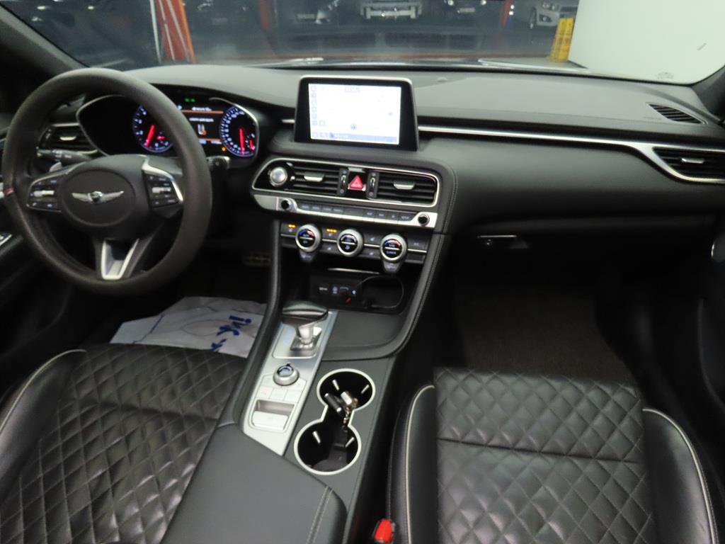 Genesis G70 - Vista 5