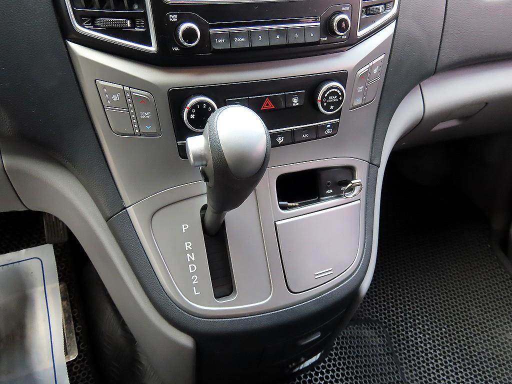 HYUNDAI Starex - Vista 12