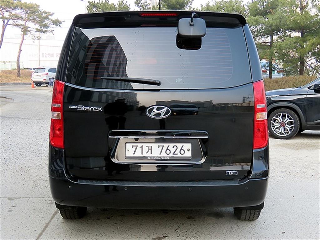 HYUNDAI Starex - Vista 4