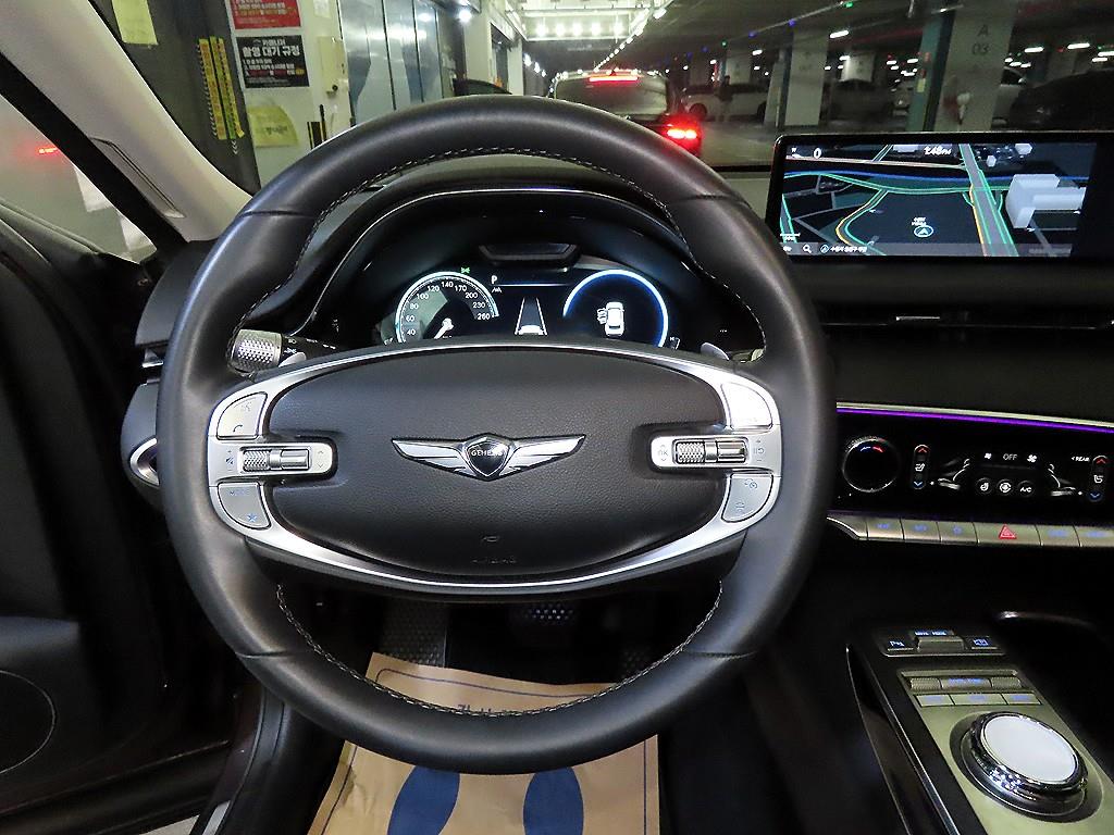 Genesis GV70 - Vista 8