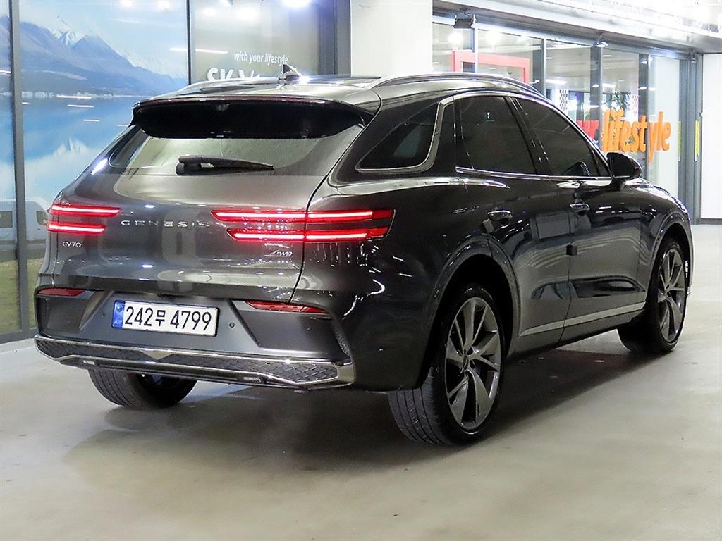 Genesis GV70 - Vista 4