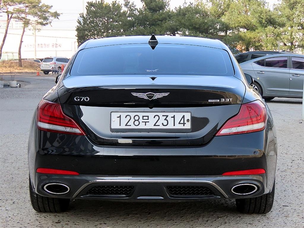 Genesis G70 - Vista 4