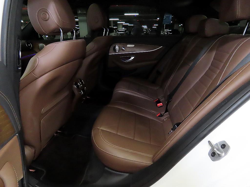 Mercedes Benz E class - Vista 7