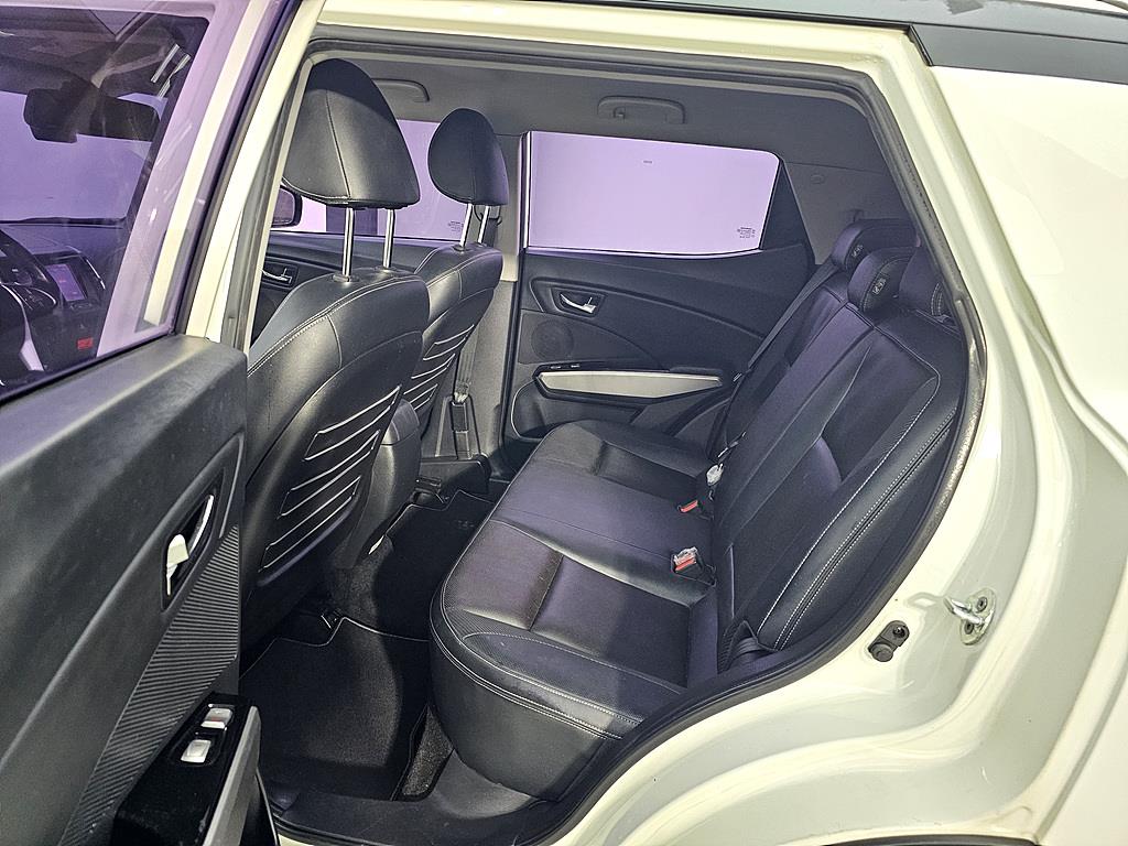 Ssangyong Tivoli - Vista 9