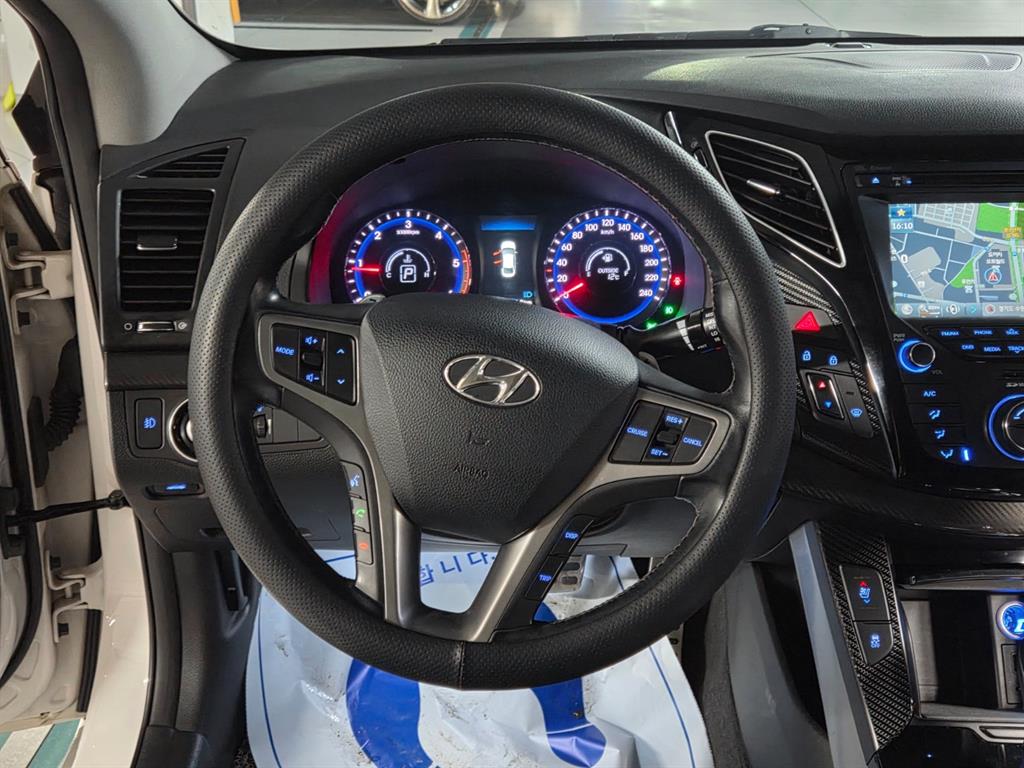 HYUNDAI i40 - Vista 8