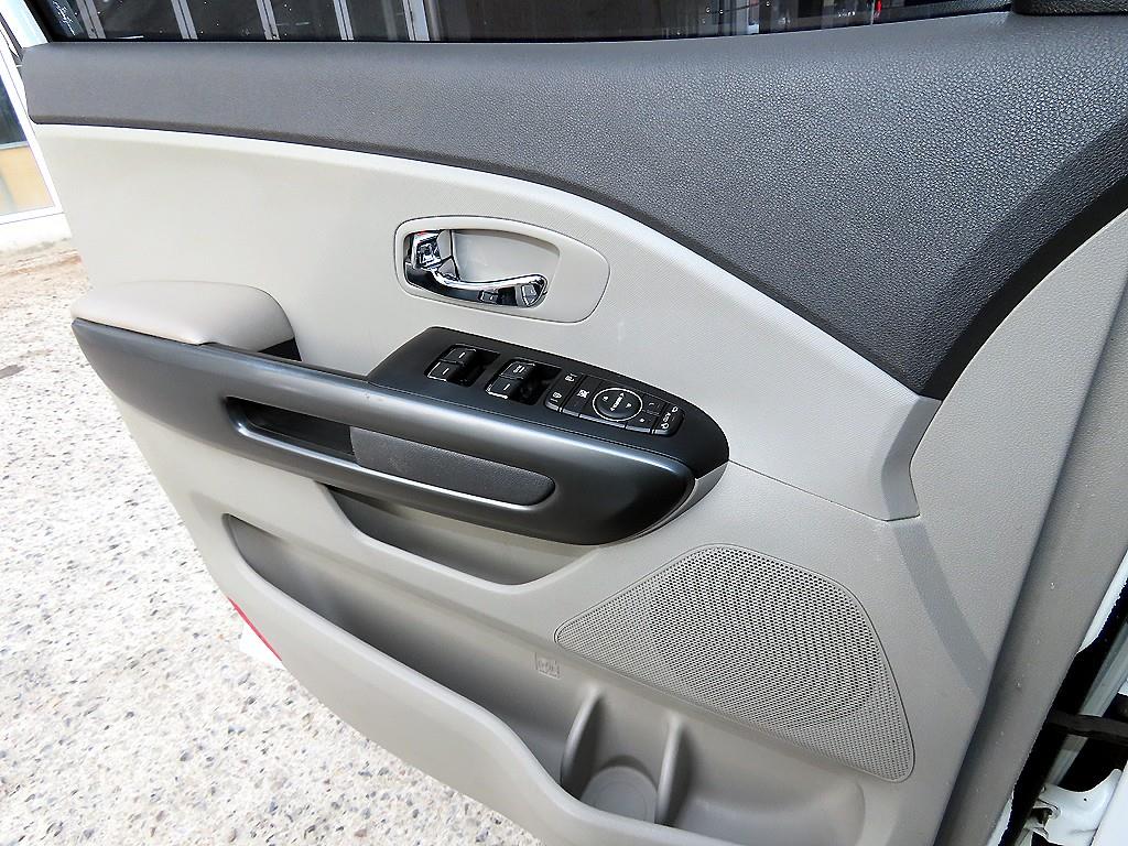KIA Carnival - Vista 12