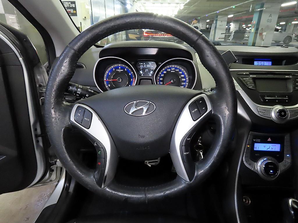 HYUNDAI Avante - Vista 8