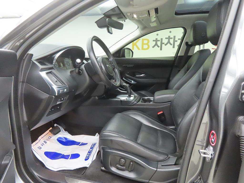 Jaguar E-PACE - Vista 5