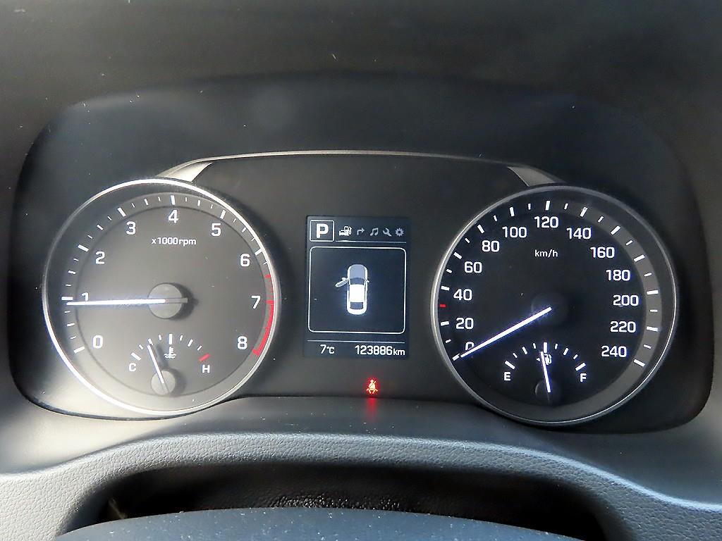 HYUNDAI Avante - Vista 9