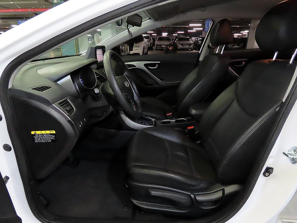 HYUNDAI Avante - Vista 6