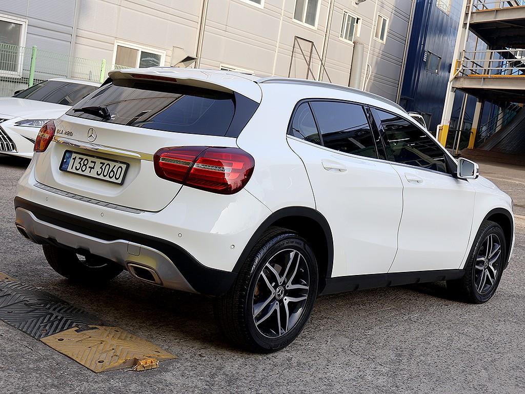 Mercedes Benz GLA Class - Vista 7