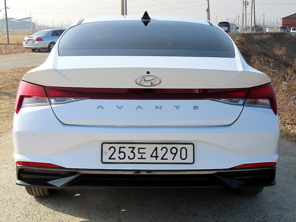 HYUNDAI Avante - Vista 4