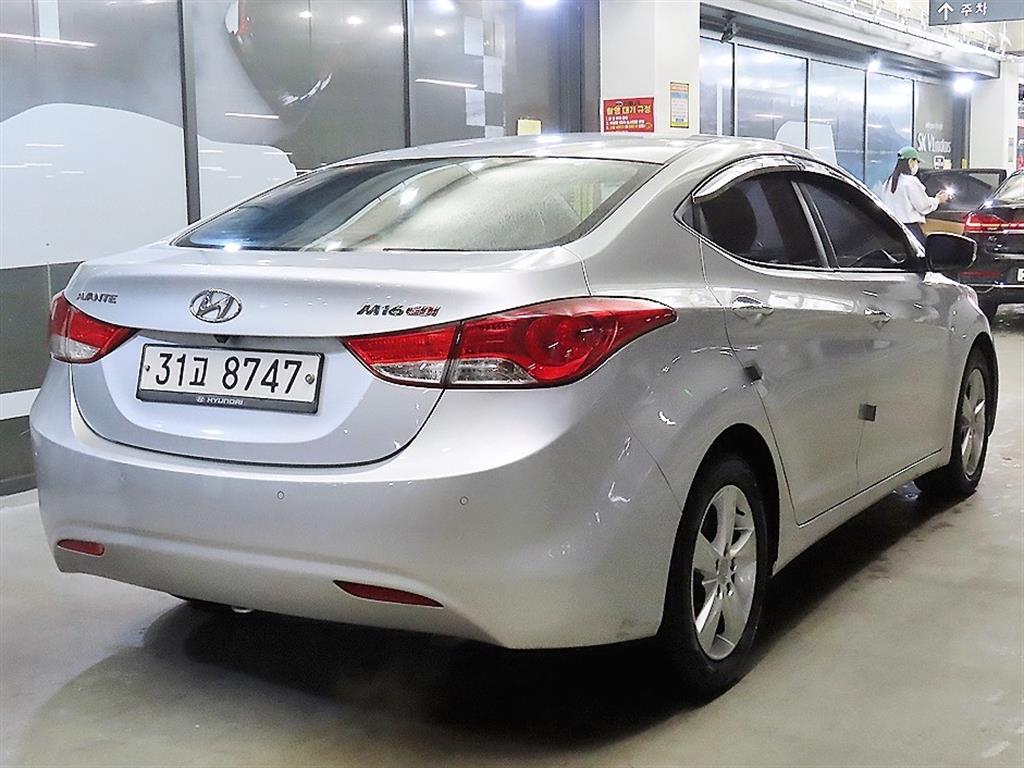 HYUNDAI Avante - Vista 4