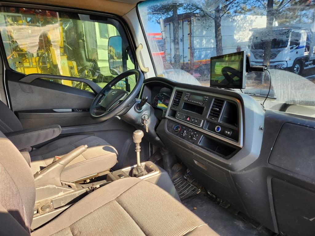 medium and large cargo truck - Vista 9