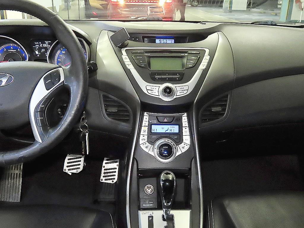 HYUNDAI Avante - Vista 11